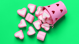 что подарить девушке на 14 февраля